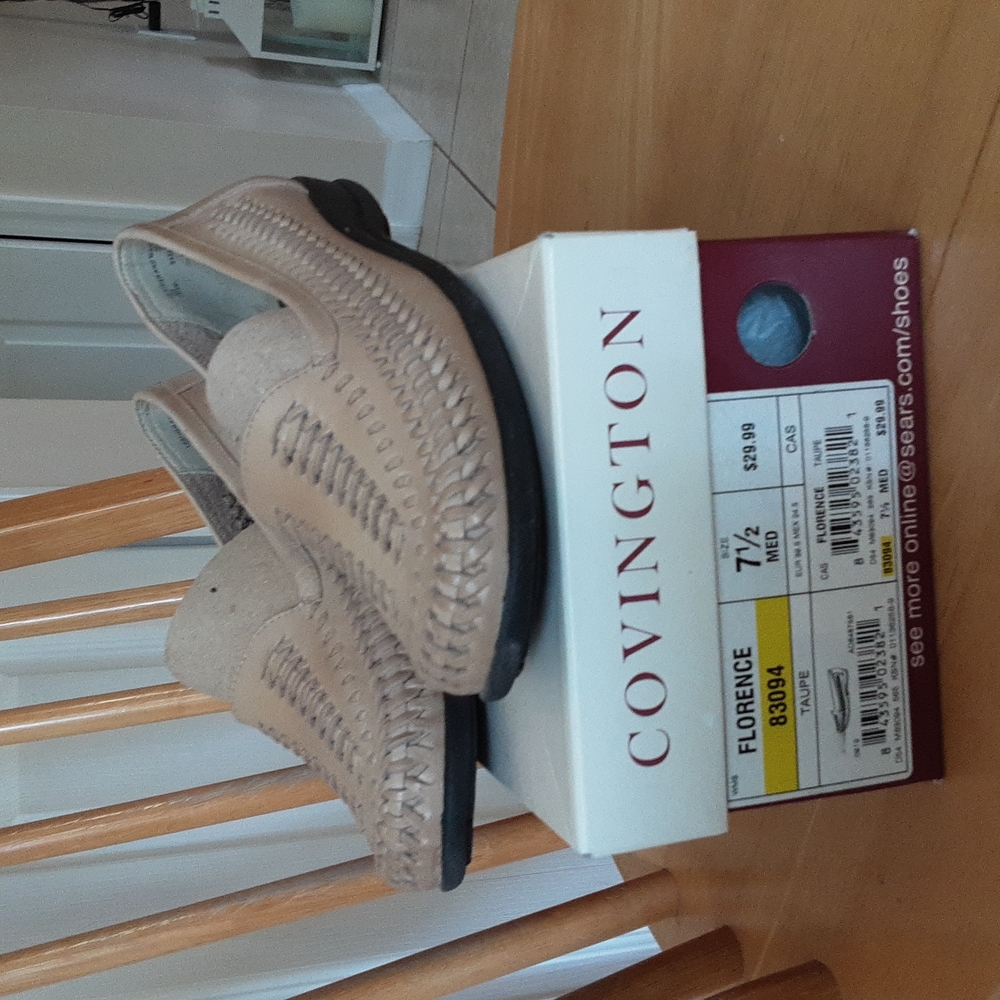 Size 7.5 women's taupe leather casual. shoes